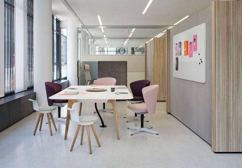 Bay Chair pink and Timba Table office