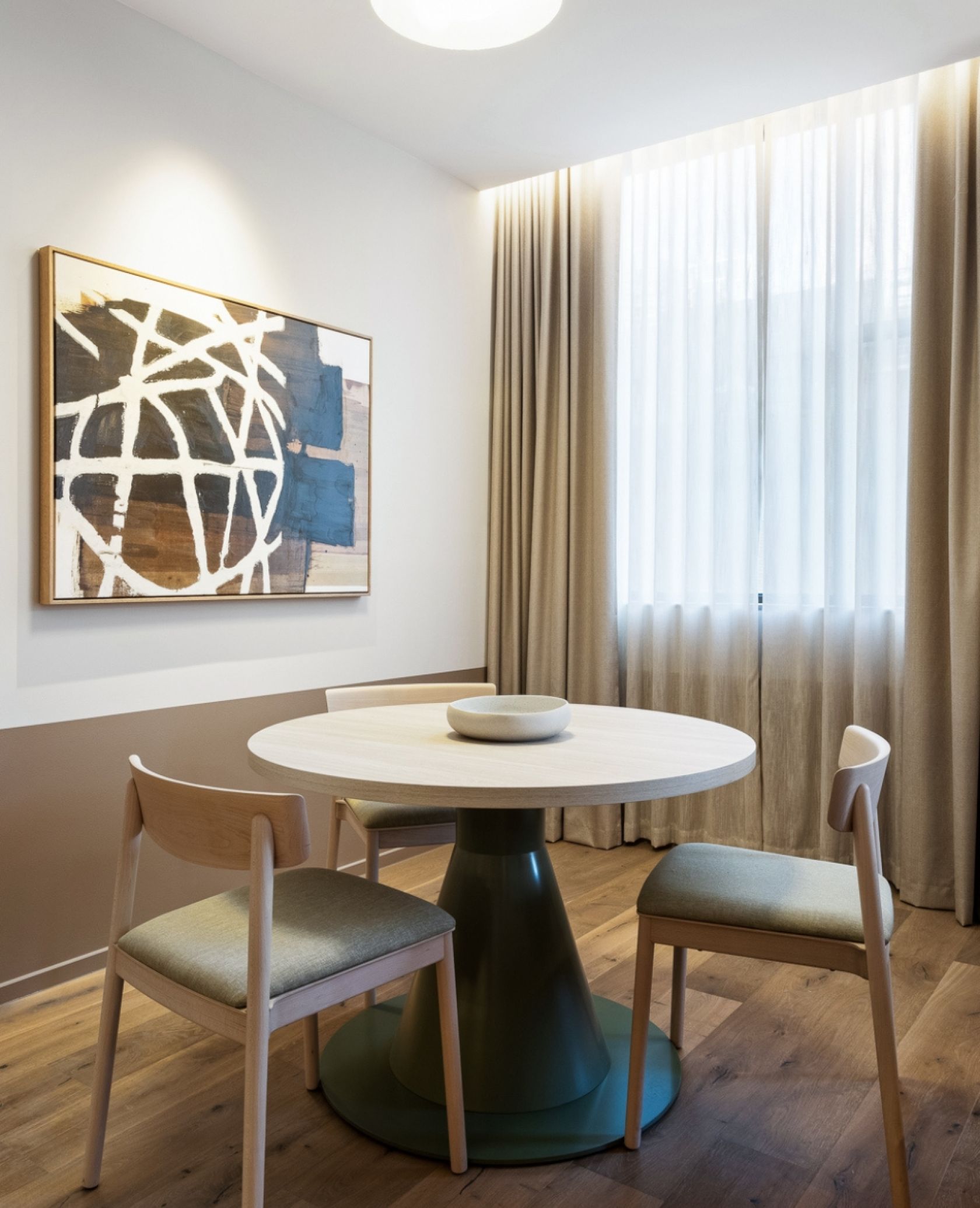 Rydges Melbourne Portrait Dining Area Hotel Refurbishment Schiavello Construction